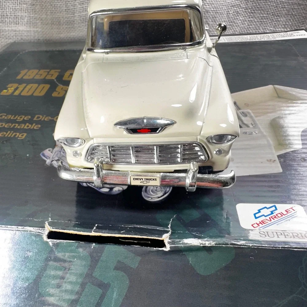 Superior 1955 Chevy 3100 Stepside 1:24 Diecast Truck Lot of 3 w/ Display READ